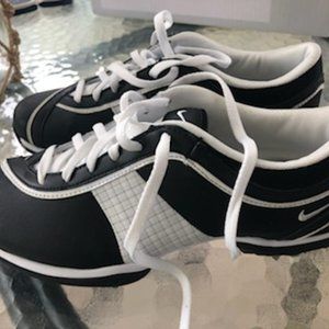 Nike Womens Ace Golf Shoes Brand New Size 7 1/2 Black with grey/white check